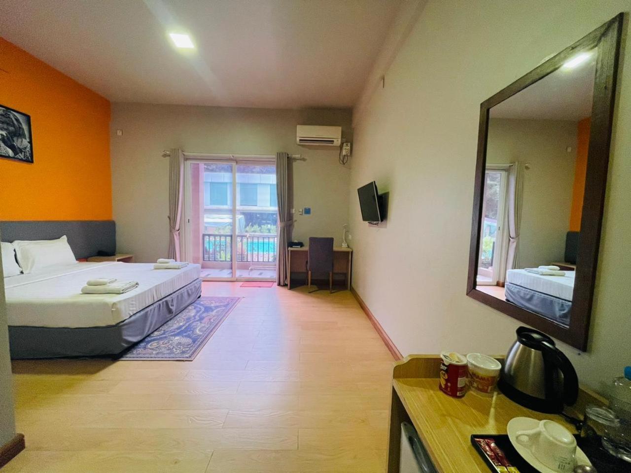 WH Hotel & Service Apartment Thanlyin Buitenkant foto