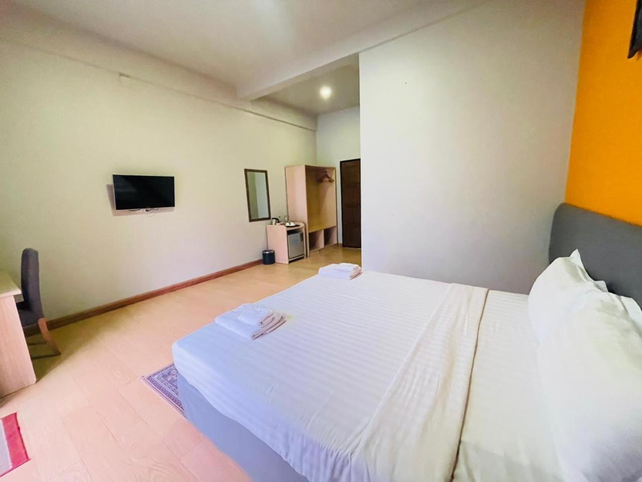 WH Hotel & Service Apartment Thanlyin Buitenkant foto