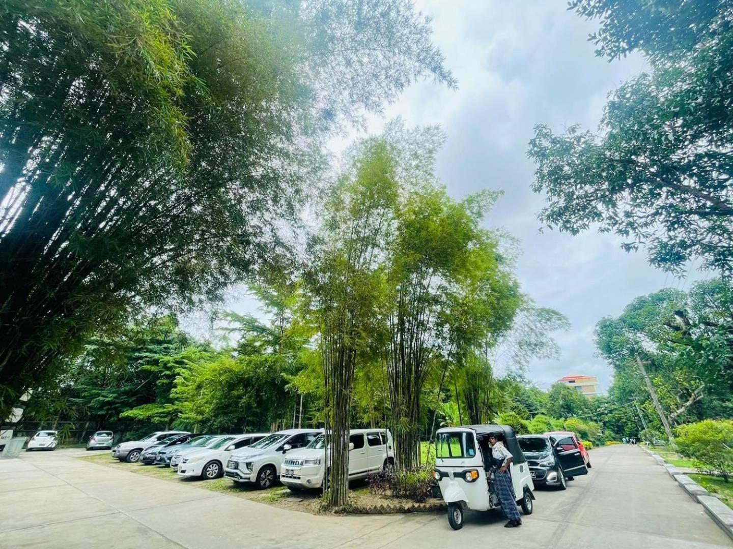 WH Hotel & Service Apartment Thanlyin Buitenkant foto