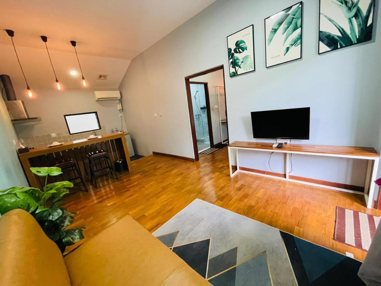 WH Hotel & Service Apartment Thanlyin Buitenkant foto