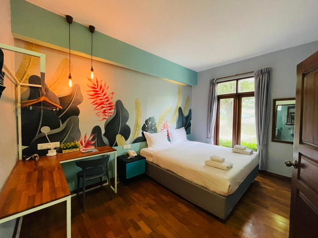 WH Hotel & Service Apartment Thanlyin Buitenkant foto