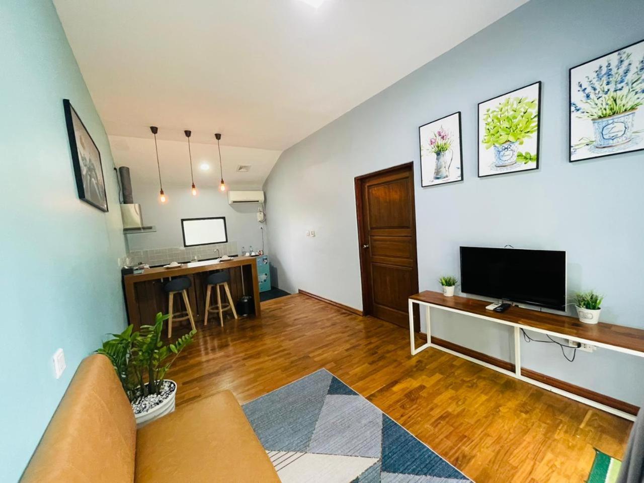 WH Hotel & Service Apartment Thanlyin Buitenkant foto