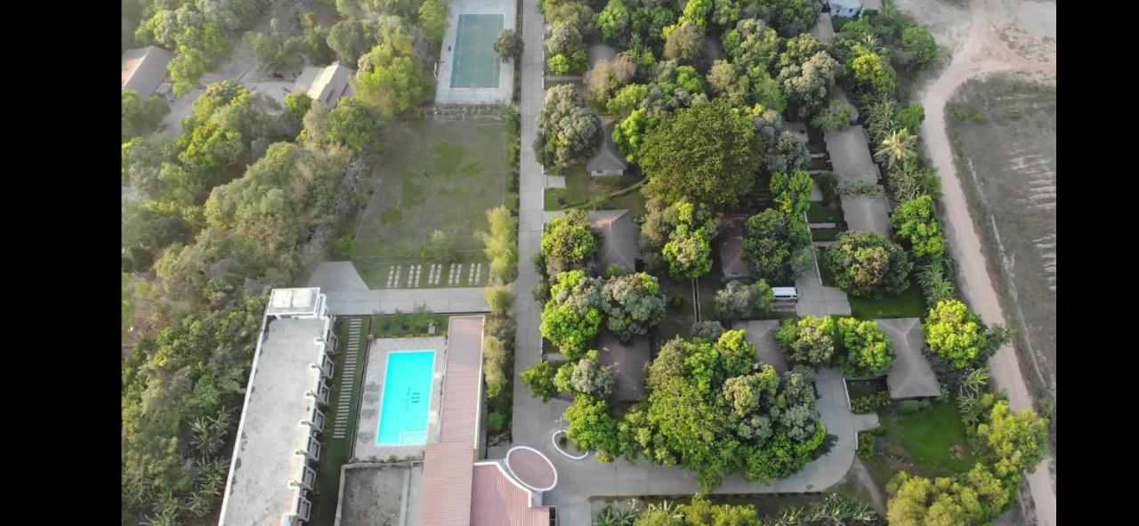 WH Hotel & Service Apartment Thanlyin Buitenkant foto