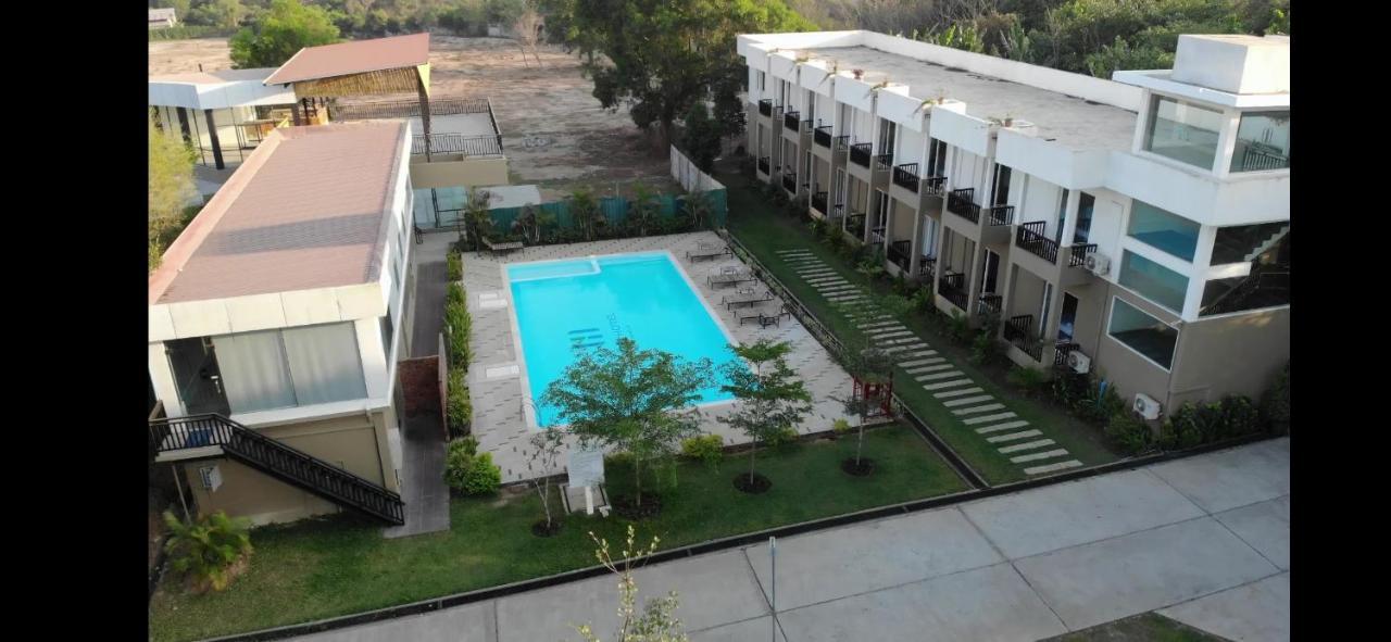 WH Hotel & Service Apartment Thanlyin Buitenkant foto